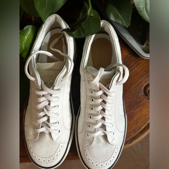Louis Vuitton
LV Monogram Leather Sneakers - Picture 2 of 8